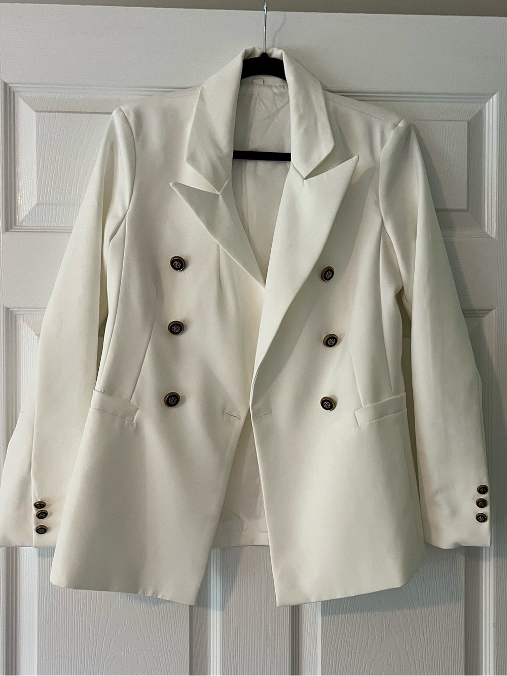 SHEIN Double-Breasted White Blazer with Contrast Buttons
